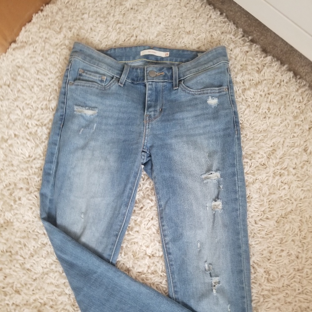 711 Skinny Levi's